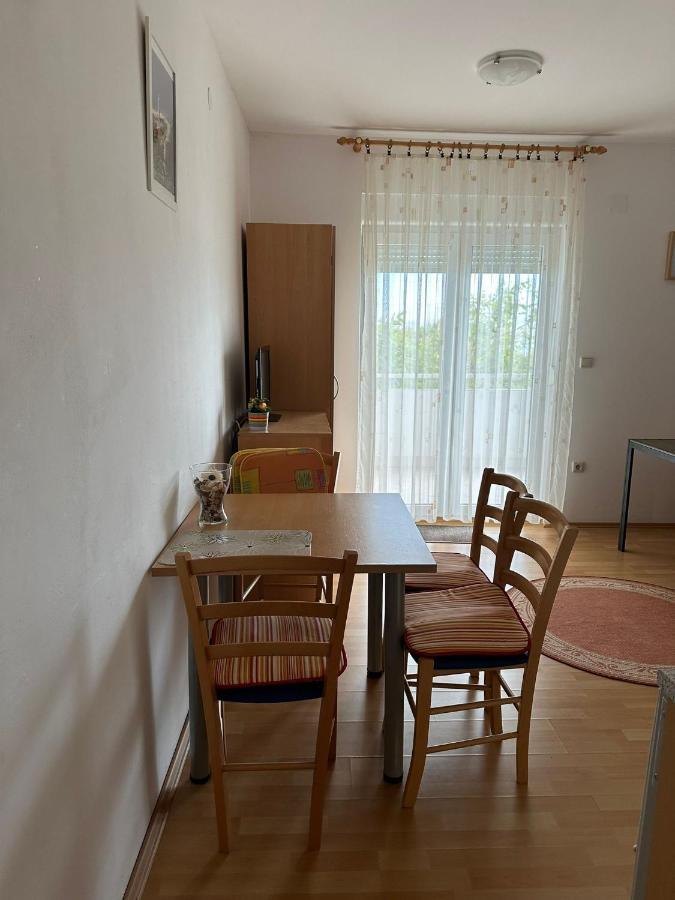 Apartmani Karlobag Exterior foto