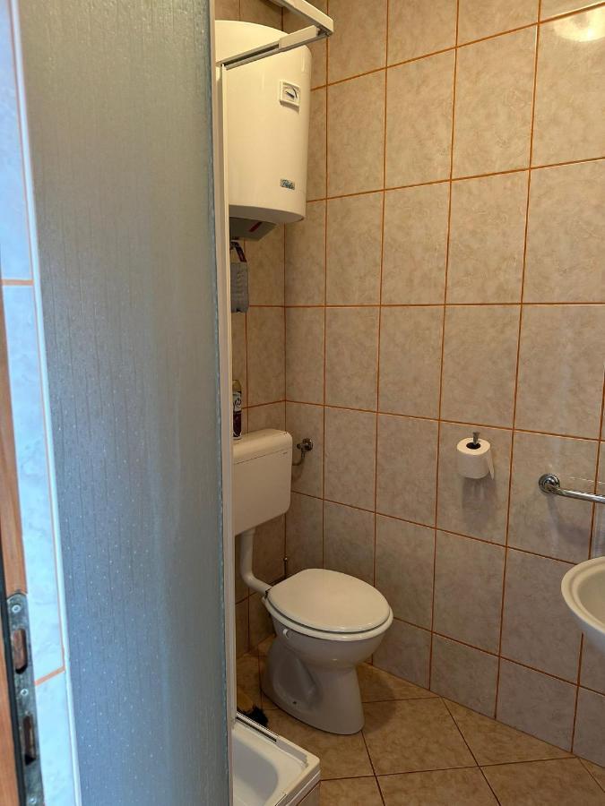 Apartmani Karlobag Exterior foto